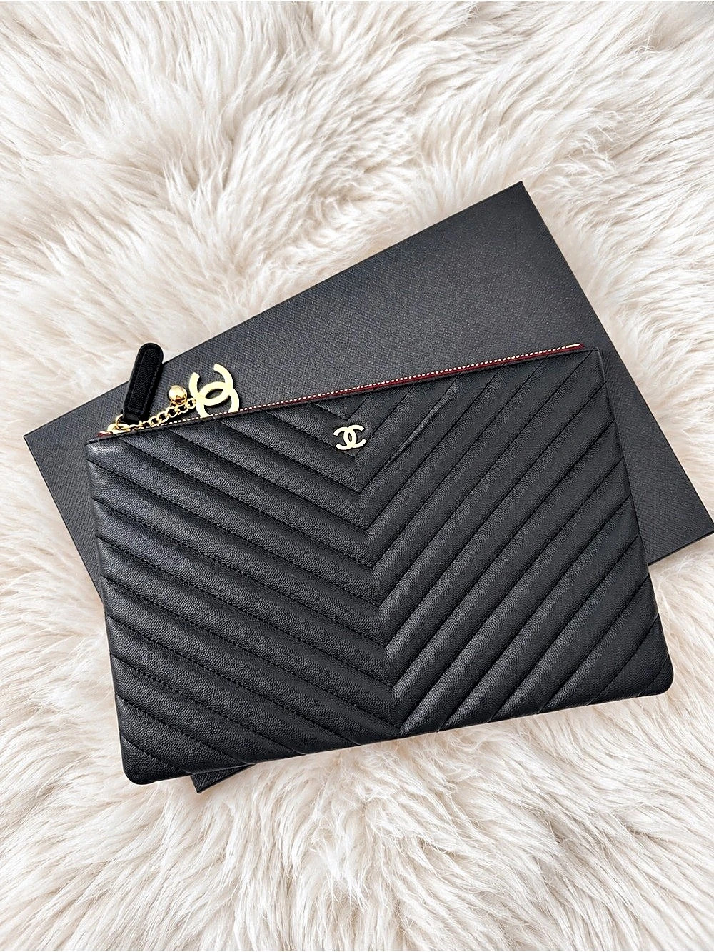 Fashion Laptop Medium Chevron O-Case Zip Pouch Black & Red Clutch GWP - CC